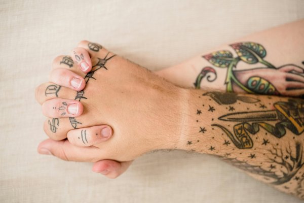 Partner tattoo: symbolische kunst für liebe und verbindung